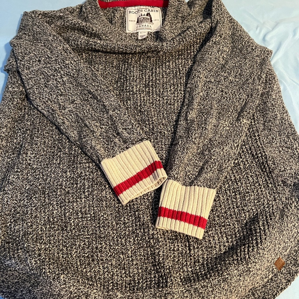 Roots of Canada women’s Gray and Cream Sweater with Red Accents
